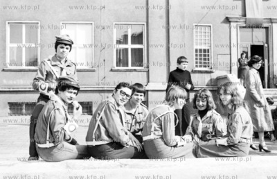 Harcerze czlonkowie Mlodziezowej Sluzby Ruchu MSR ze...