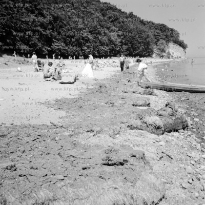 Odpoczynek na plazy w Gdyni Orlowie.
26.06.1973
7czerwiec73_z.kosycarz_p66
Fot....