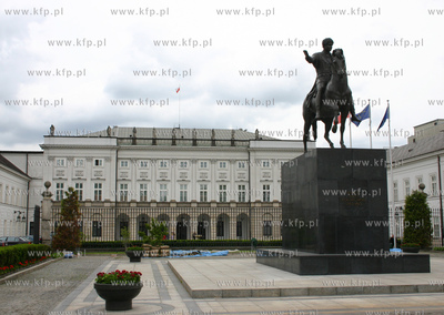 Palac Prezydencki przy Krakowskim Przedmiesciu w Warszawie...