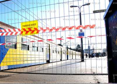 Remont peronu SKM w Gdyni. Wejscie na peron od strony...