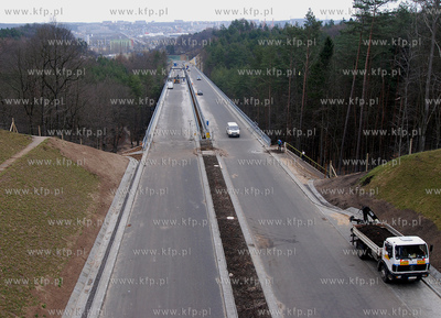 Gdynia. Dobiegaj1 konca prace przy budowie ostatniego...