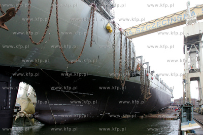 W stoczni Szczecinskiej Nowa odbylo sie ostatnie wodowanie...