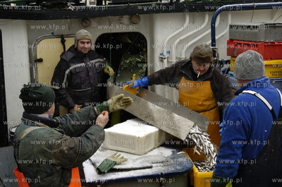 Ustka
Rybacy z kutra UST-203 w czasie jednego z ostatnich...