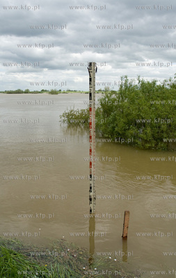 Waly przeciwpowodziowe w miejscowosci Leszkowy
 25.05.2010...