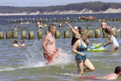 Wakacyjny wypoczynek na plazy w Ustce.
02.07.2010
Fot....