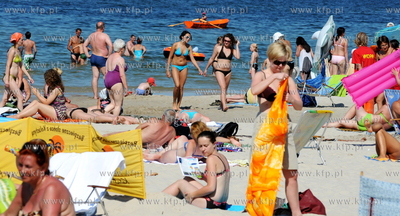 Gorace klimaty na plazy w Kolobrzegu.
11.07.2010
fot....