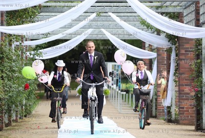 Szczecin. Nietypowy slub w wzieli Tomek i Wanda. Para...