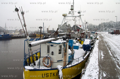 Port morski w Ustce pokryty pierwszym sniegiem.27.11.2010Fot....