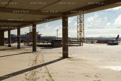 Budowa nowego terminala pasazerskiego T2 na lotnisku...