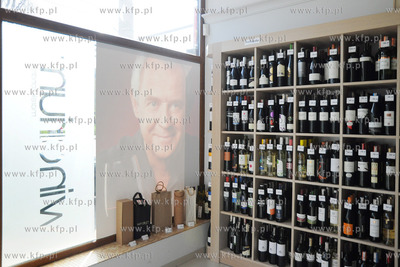 Winarium. Marek Kondrat i Syn sklep przy ulicy Swietojanskiej...