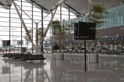 30 najaktywniejszych fanow lotniska na facebooku mialo...