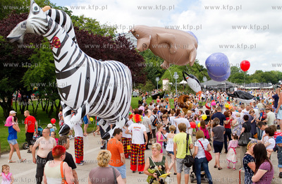 Parada z okazji zaplanowanej na 3 sierpnia premiery...