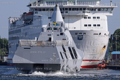 Okret HSwMS Nykoping opuszcza Gdansk. Nowoczesna szwecka...