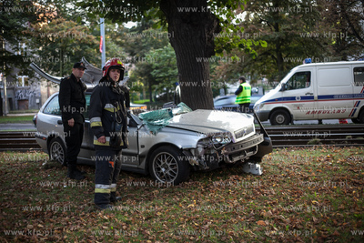 Wypadek samochodowy na Al.Zwyciestwa w Gdansku. Poszkodowany...