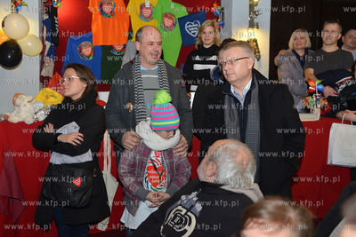 23 final WOSP w Gdyni. Licytacja prowadzona przez przez...