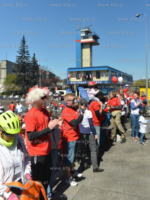 Bialo czerwony peleton pojawil sie 2 maja na ulicach...