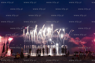 LOTOS Gdynia Aerobaltic 2019. Pokazy wieczorno-nocne...