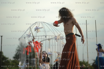 XIII edycja Festiwalu Teatrow Ulicznych FETA. FETA...