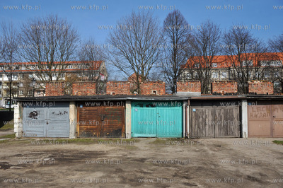 Gdansk. Garaze miedzy ul. Tobiasza i Podwale Staromiejskie.
30.03.2010
fot....