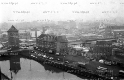 Wyspa Spichrzow w Gdansku. Ul. Stagiewna, kanal Motlawy,...