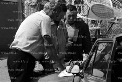 Handel z samochodu fiat 126p popularnego malucha na...