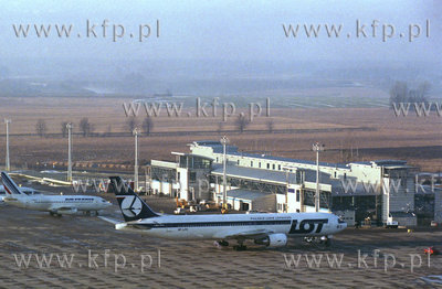 Lotnisko Gdansk - Rebiechowo. 02.1999 Fot. Maciej Kosycarz...