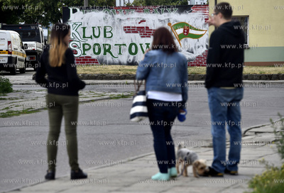 Gdańsk Brzeźno.  Mural Lechii Gdańsk obok domu na...