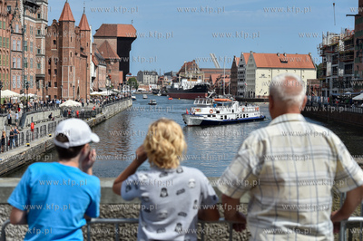 Gdańsk. Motława i Długie Pobrzeżę oraz Żuraw...
