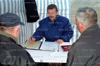 Przedstawiciele Zwiazku zawodowego Pracownikow Stoczni...