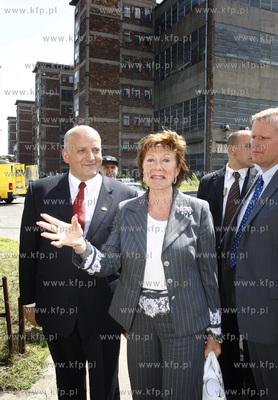 Stocznia Gdansk. Wizyta komisarz UE Neelie Kroes ds....