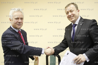 Gdansk. Podpisanie umowy pomiedzy GdanskimTeatrem Szekspirowskim...