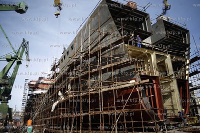 Stocznia Gdansk. Polozenie stepki pod statkiem NB87....