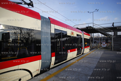 Gdańsk. Próbny przejaz tramwaju po zmodernizowanym...