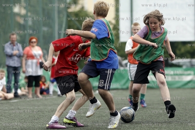 Gdansk Zaspa. Pilkarski turniej dzikich druzyn Do przerwy...