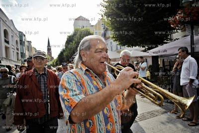 Parada jazzowa otwierajaca Sopot Molo Jazz Festival...