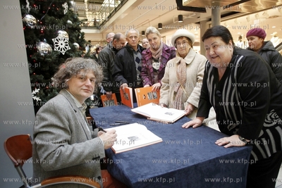 Gdansk. Centrum Handlowe Manhattan. Promocja albumu...