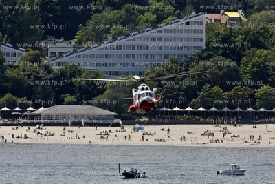Gdynia. Swieto Morza. Pokaz dzialan antyterrorystycznych...