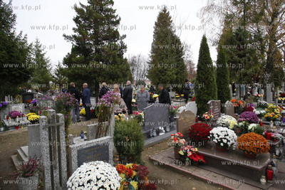 Cmentarz komunalny przy ul. Spokojnej w Pruszczu Gdanskim.
01.11.2013
fot....