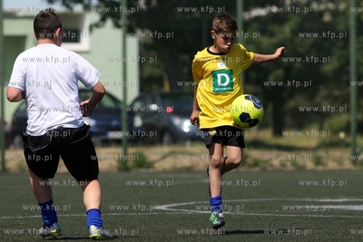 Gdansk Zaspa. Pilkarski turniej dzikich druzyn Do przerwy...