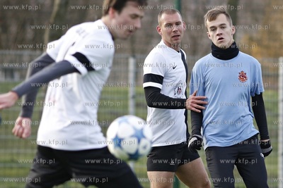 Gdansk Zaspa. Pilkarski turniej dzikich druzyn Do przerwy...