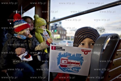 Mokołajkowy tramwaj typuN z 1952r. na trasie Strzyża...