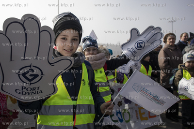Powrót do portu w Gdyni żaglowca Dar Młodzieży...