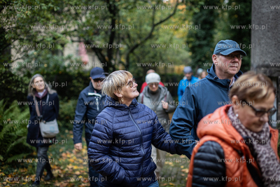 Mieszkańcy kurortu spacerowali w niedzielę z przewodniczką...