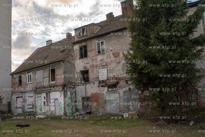 Gdańsk, Wrzeszcz, ul. K.Leczkowa. Nz. Budynek do wyburzenia...