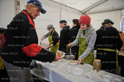 Gdansk. Targ Weglowy. XVII Wigilia dla ubogich, samotnych...