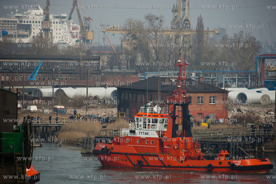 Stocznia Gdansk. Pochylnia B1. Wodowanie promu pasazersko...