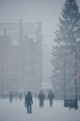 Gdansk. Dlugi Targ. Zima i obfite opady sniegu wrocily...