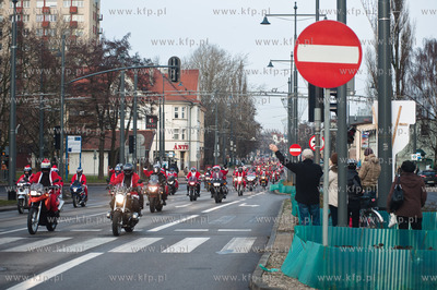 Sopot. Al. Niepodleglosci. XI edycja parady Mikolaje...