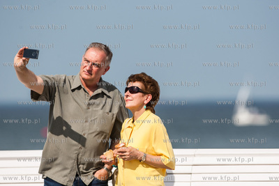 Upalny, bardzo sloneczny, sobotni dzien na plazy i...