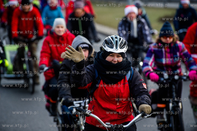 Gdansk. Mikolaje na rowerach jada dla Wielkiej Orkiestry...